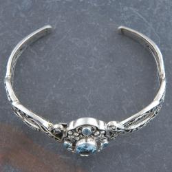 Sterling Silver Blue Topaz 'Cawi' Bangle (Indonesia)