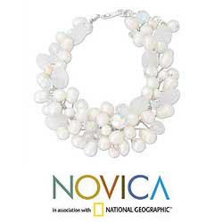 'Bridal Bouquet' White Freshwater Pearl Bracelet (5-6 mm) (Thailand)