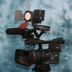 Lumiere L.A. Trio LED White Daylight Video Light Kit with 2 NPF750 Batteries