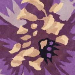 Handmade Novelty Lilac Shaped Wool Rug (5' Round)