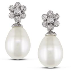 18k Gold FW Pearl and 3/8ct TDW Diamond Earrings (H-I, I1-I2) (9-10 mm)
