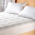 White Goose Down Twin/ Full-size Mattress Pad