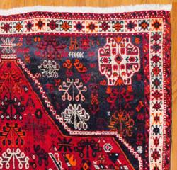 Persian Hand-knotted Shiraz Red/ Ivory Wool Rug (6'5 x 9'2)