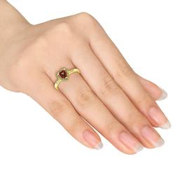 10k Yellow Gold Garnet and 1/10ct TDW Diamond Ring (G-H, I2-I3)
