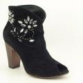Yin Women's Alma Black Boots (Size 8.5)