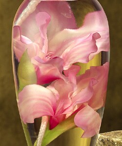 Kahar Pink Gladiolus Botanical 24-ounce Oil Lamp
