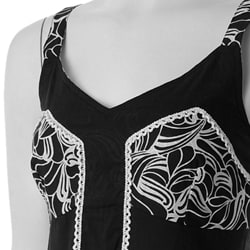 Cute Options Junior's Black/ White Sleeveless Dress