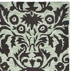 Hand-hooked Damask Sage/ Chocolate Wool Runner (2'6 x 4')