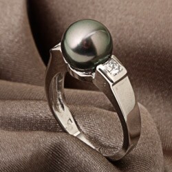 14k Gold Tahitian Pearl and 1/3ct TDW Diamond Ring (G-H, I1-I2)