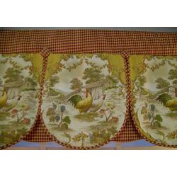 Barnyard Scene Scalloped Valance 