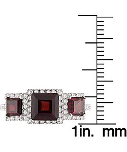 14k White Gold 1/3ct TDW Diamond Garnet Ring