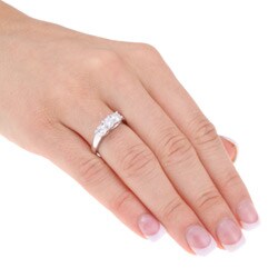 14k White Gold 1ct TDW 3-stone Diamond Ring (I-J, I2-I3)