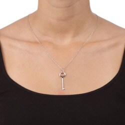 Sterling Silver 1/10ct TDW Circle Diamond Key Necklace (H-I, I2-I3)