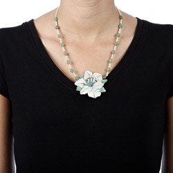 Lee Sands Goldtone Metal Shell Inlay and Pearl Flower Necklace (3-4 mm)