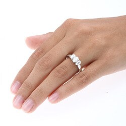Platinum 1ct TDW Oval-cut Diamond 3-stone Ring (H-I, I1-I2) (Size 7)