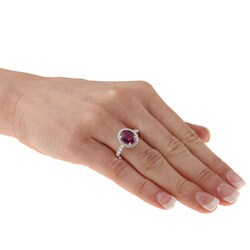 18k White Gold Ruby and 2/5ct TDW Diamond Estate Ring (G-H, VS2-SI1)