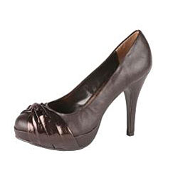 Refresh 'Brandy-01' Women's Patent Ribbon Close Toe Pump 