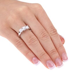 14k Gold 1-1/2ct TDW Round Diamond Three-Stone Ring (J-K, I1-I2)
