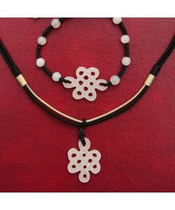 Love Knot Jade Necklace and Bracelet Set (China)