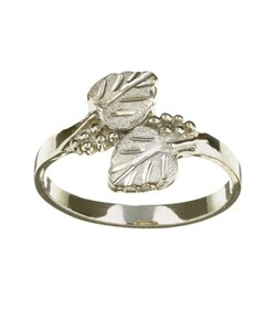 Black Hills Silver Women's Leaf Ring