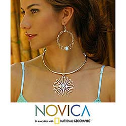 Sterling Silver Blue Topaz 'Daisy Delight' Choker (Indonesia)