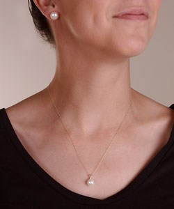 DaVonna 14k Gold Cultured Freshwater Pearl and Diamond Earrings/ Necklace Set (9-9.5 mm)