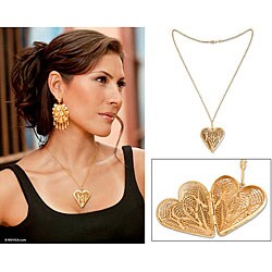 Goldplated 'Treasured Keepsakes' Locket Necklace (Peru)