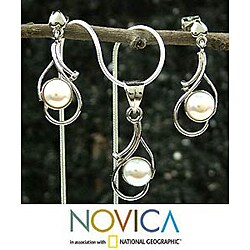 Sterling Silver 'Lunar Magic' Pearl Jewelry Set (India)