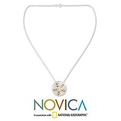 Peridot 'Chrysanthemum Star' Necklace (India)