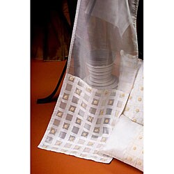 Hand-embroidered Annabella Table Runner (India)