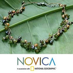 Pearl and Peridot 'Tropical Elite' Strand Necklace (Thailand) (3-5 mm)