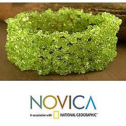 'Spring Breeze' Peridot Stretch Bracelet (India)