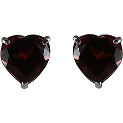 10k White Gold 6-mm Basket-set Heart-cut Garnet Stud Earrings