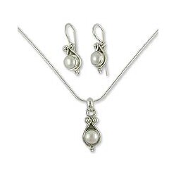 Sterling Silver 'Honesty' Pearl Jewelry Set (India)