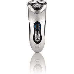 Philips Norelco Men's Dual Voltage Electric Shaver