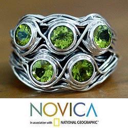 Sterling Silver 'Hidden Treasure' Peridot Cocktail Ring (Indonesia)