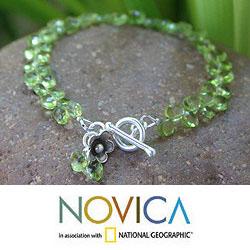 Silver 'Spring Rose' Peridot Flower Bracelet (Thailand)