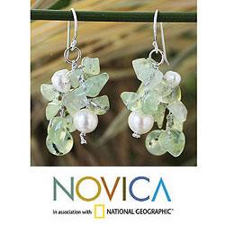 Sterling Silver 'Whisper' Prehnite Pearl Earrings (3-7 mm) (Thailand)