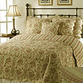 Cameo Toile Red Quilt Set
