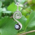 Sterling Silver Black Mother of Pearl Swirl Pendant (Thailand)