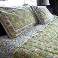 Handmade 'Dhara' Reversible 4-piece Queen-size Quilt Set (India)