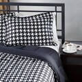 White/ Black Houndstooth Full/ Queen-size Comforter Set