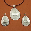 Handcrafted Alpaca Silver 'Textured Teardrops' Necklace and Earrings Set (Mexico)