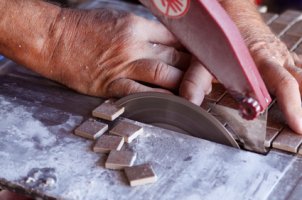 Tile cutter
