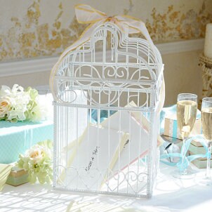 Bird cages to hold gift cards and envelopes are beautiful wedding decorations Bird cages to hold gift cards and envelopes are beautiful wedding decorations