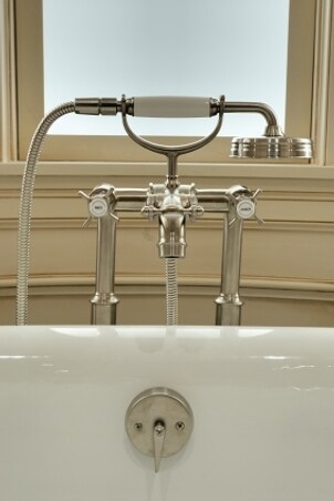 Old fashioned chrome bath tub faucet