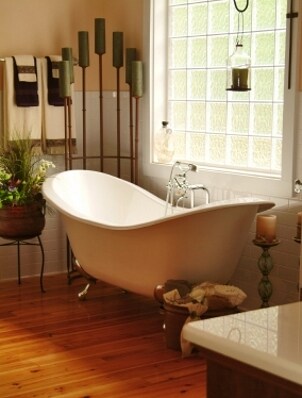 Old-fashioned bath tub
