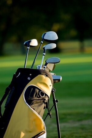 Range finder in a well-equipped golf bag