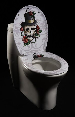 A striking skull-and-roses toilet seat