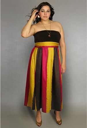 Woman wearing a casual plus size dress with wide stripes